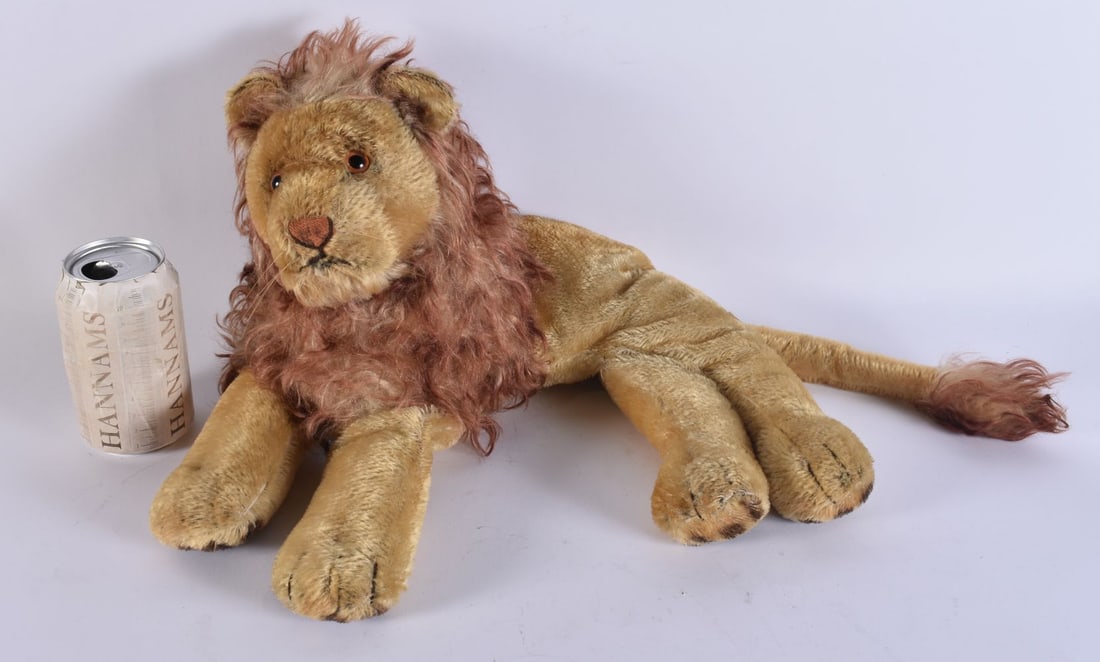 A PLUSH LION possibly Steiff. 38 cm x 26 cm. (1 of 4)