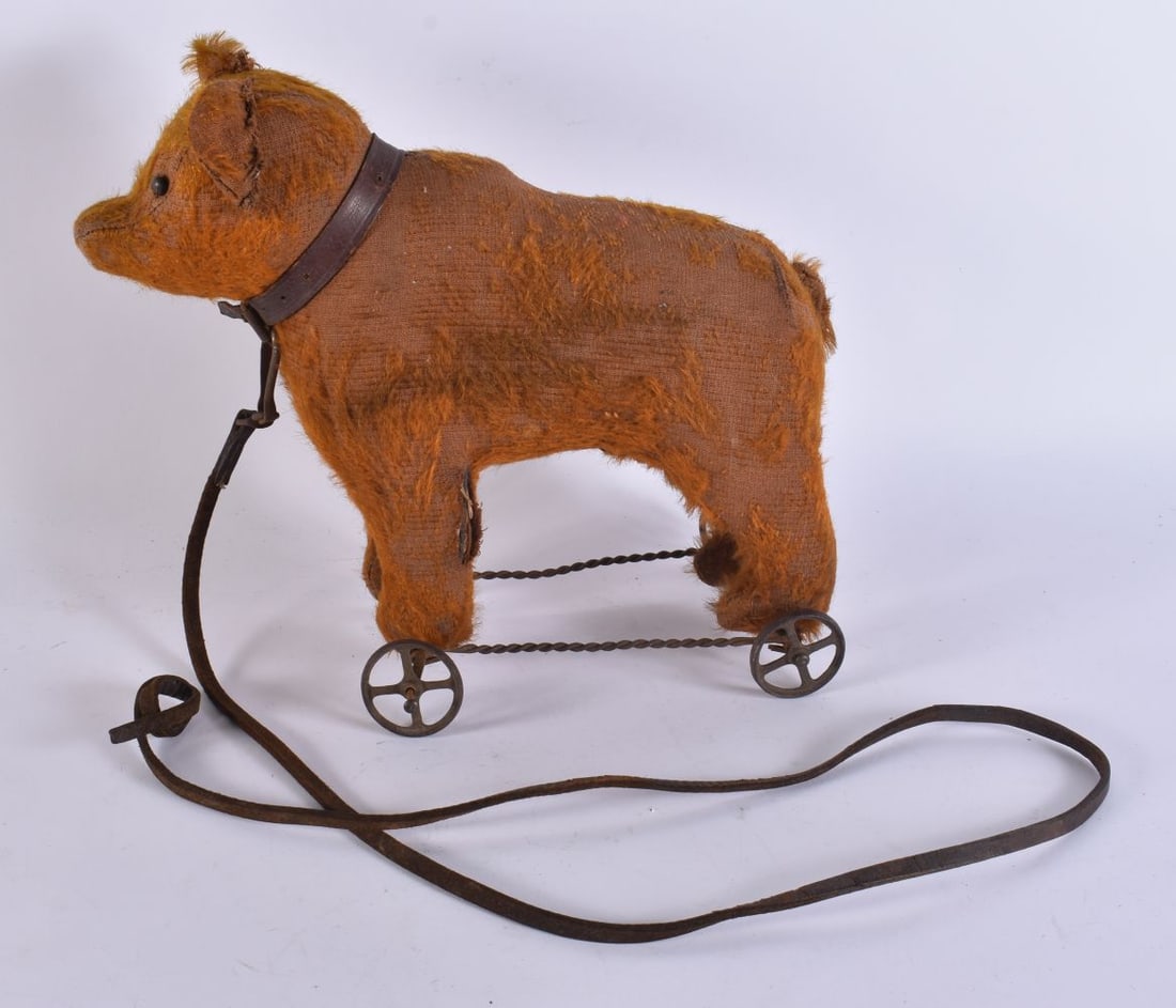 A PULL ALONG BEAR ON WHEELS possibly Steiff. Bear 26 cm x 24 cm. (1 of 5)