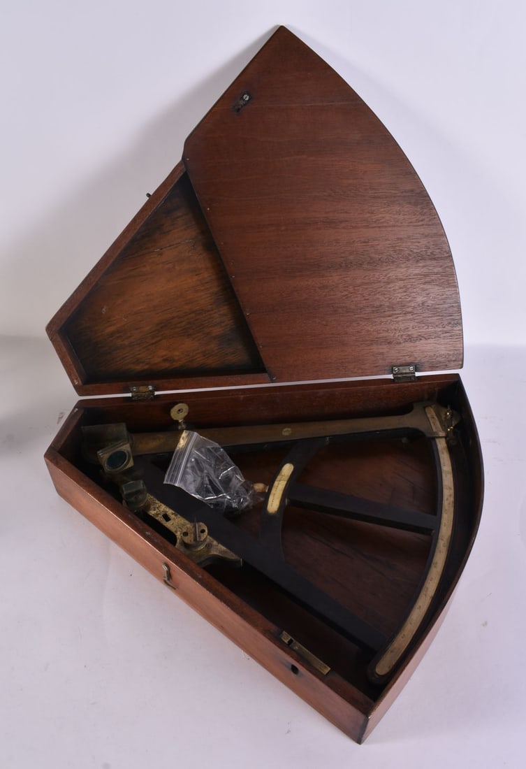 AN 18TH/19TH CENTURY HENRICH TORGESON NAVIGATION OCTANT. 45 cm x 38 cm. (1 of 6)