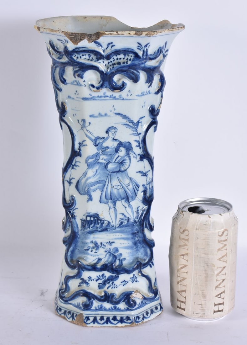 A LATE 17TH CENTURY DUTCH DELFT VASE by J Van Der Bergen. 29 cm high. (1 of 7)