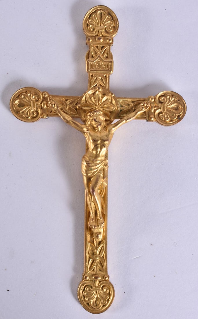 A 19TH CENTURY GILT METAL CRUCIFIX CROSS. 12.5 cm x 6.5 cm. (1 of 4)