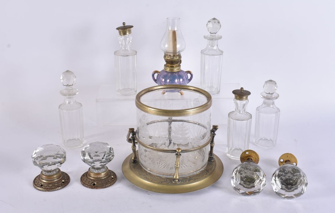 VICTORIAN HOMEWARE including glass handles etc. (qty): VICTORIAN HOMEWARE including glass handles etc. (qty)