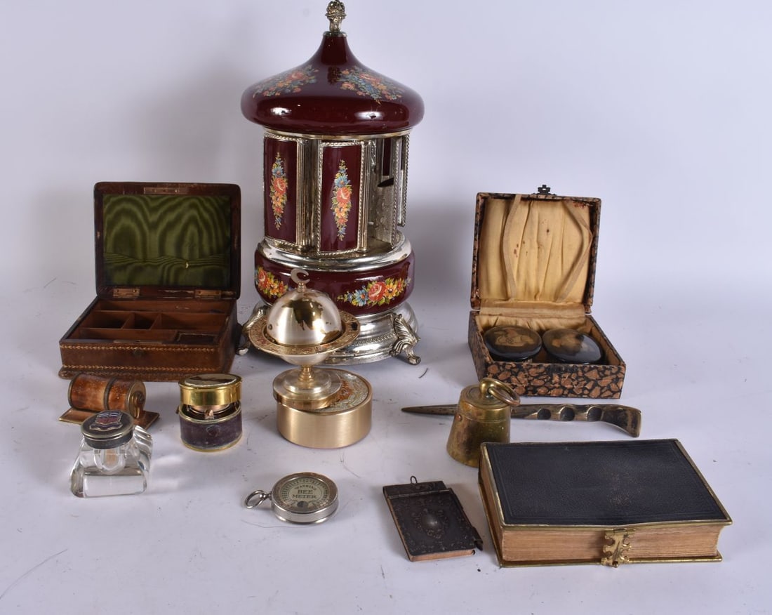 ASSORTED COLLECTABLES. (qty) (1 of 5)