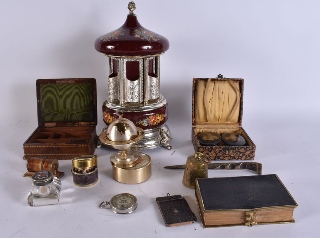 ASSORTED COLLECTABLES. (qty) - 2