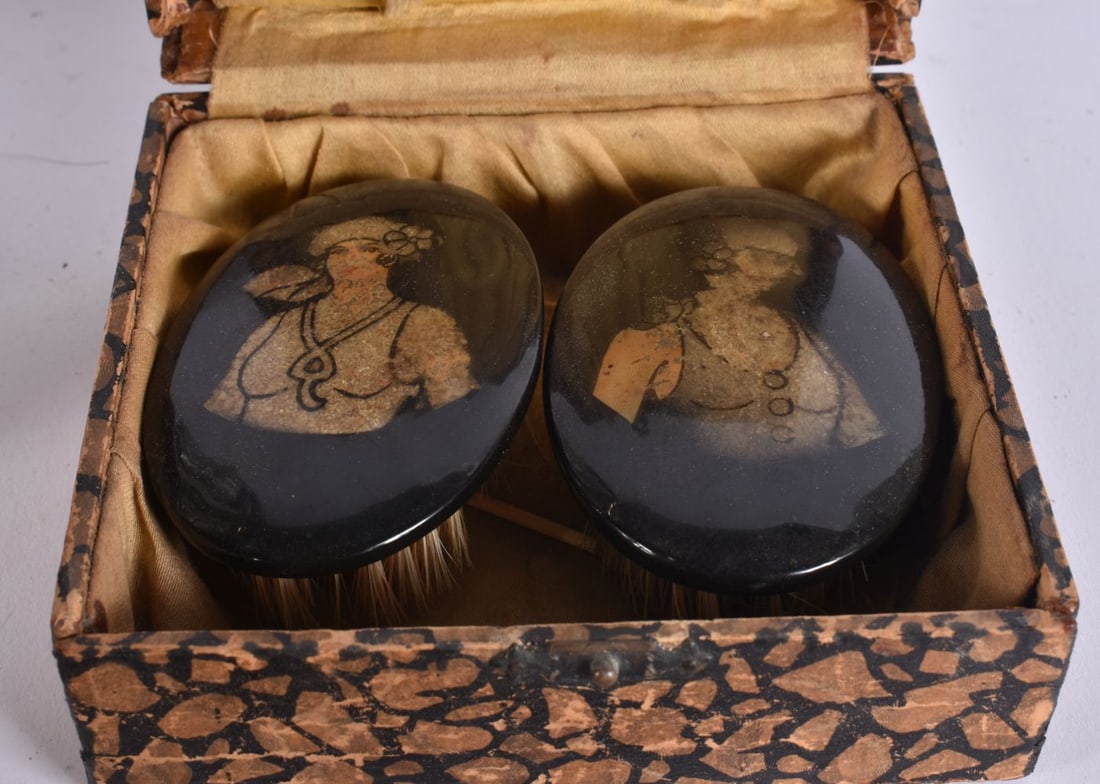 ASSORTED COLLECTABLES. (qty) - 3
