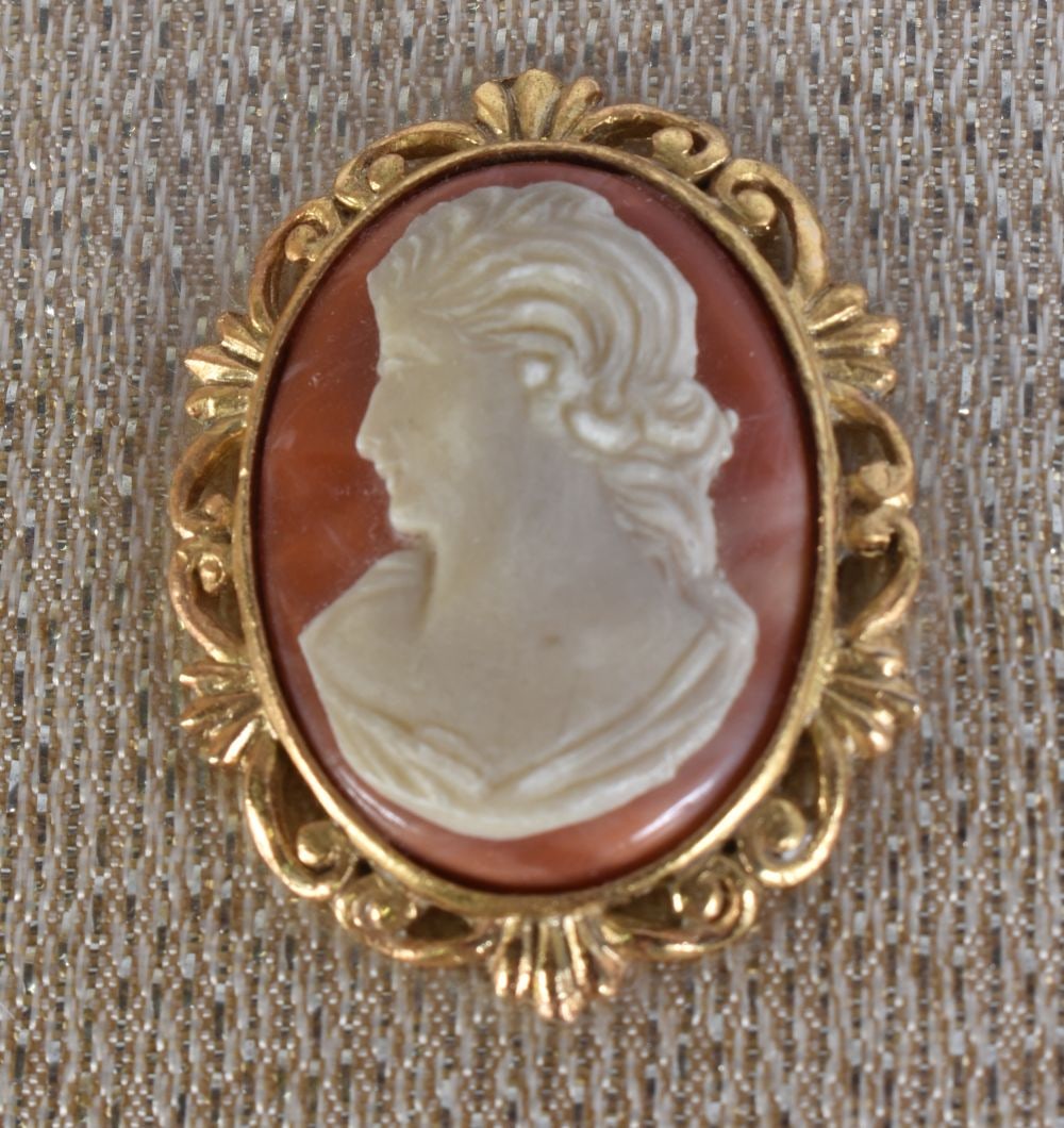 VANITY WARE etc. (qty) - 2