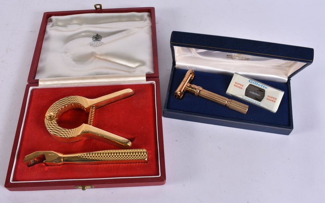 A BOXED ASPREY BARTENDER KIT and a boxed Gilette razor. (2) (1 of 3)