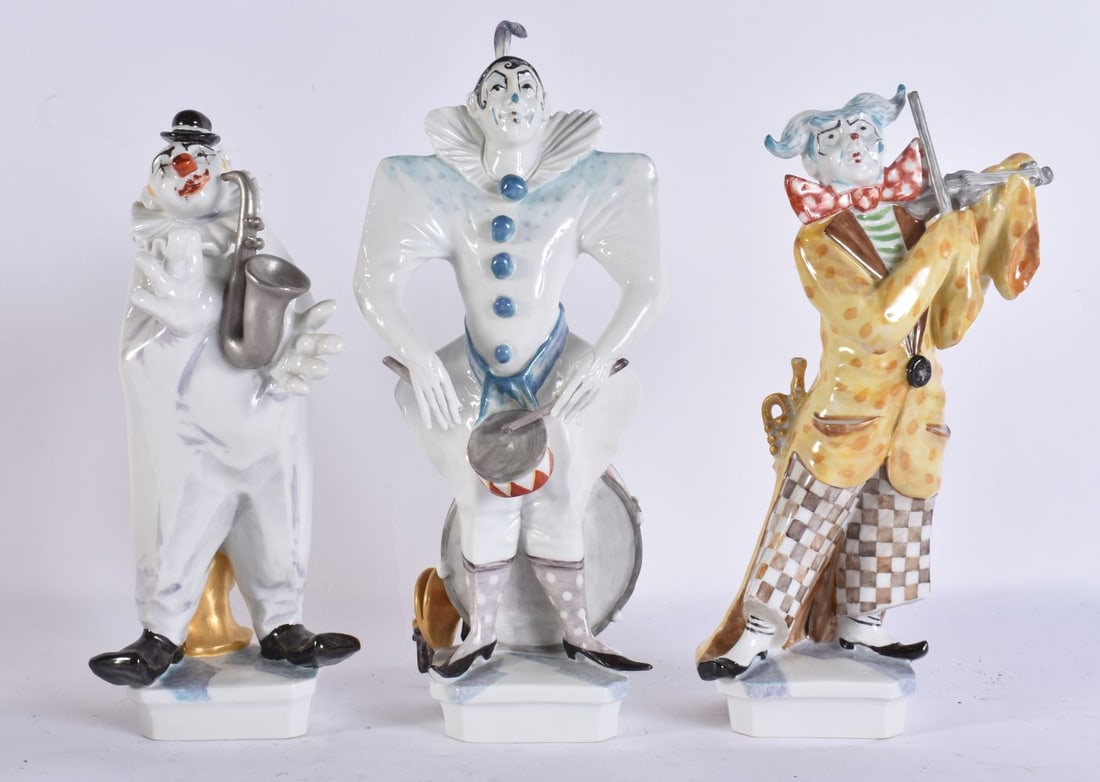 THREE MEISSEN PORCELAIN CLOWNS by Peter Strang. 23.5 cm high. (3): THREE MEISSEN PORCELAIN CLOWNS by Peter Strang. 23.5 cm high. (3)