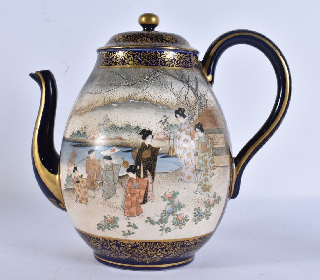 A LATE 19TH CENTURY JAPANESE MEIJI PERIOD SATSUMA TEAPOT AND COVER. 19 cm x 15 cm. (1 of 4)