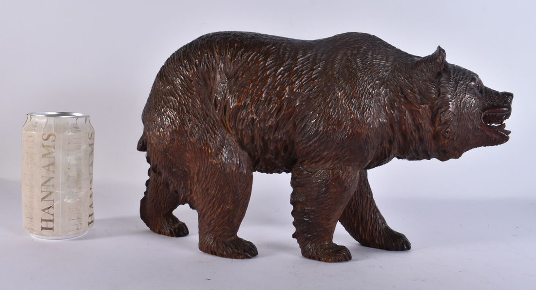 A LATE 19TH CENTURY BAVARIAN BLACK FOREST FIGURE OF A ROAMING BEAR. 30 cm wide. (1 of 4)