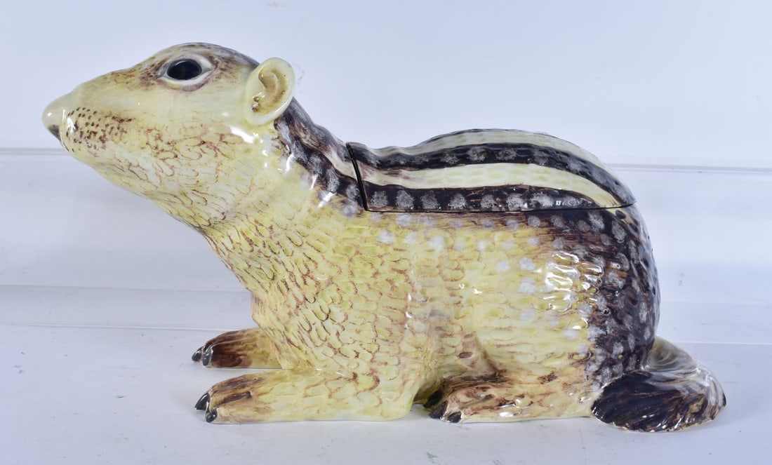 AN ITALIAN POTTERY FAIENCE TUREEN AND COVER. 27 cm wide. (1 of 6)