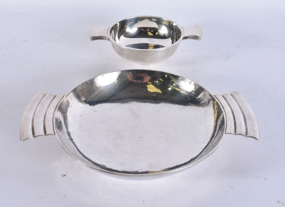 TWO SILVER QUAICH'S. 225 grams. Largest 16 cm wide. (2): TWO SILVER QUAICH'S. 225 grams. Largest 16 cm wide. (2)