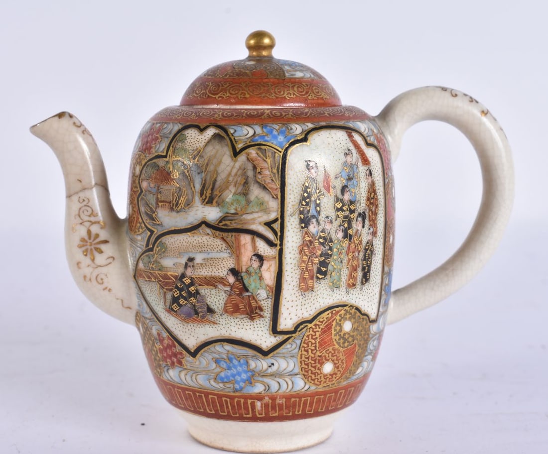 A SMALL LATE 19TH CENTURY JAPANESE MEIJI PERIOD SATSUMA TEAPOT AND COVER painted with figures. 8.5 c (1 of 4)