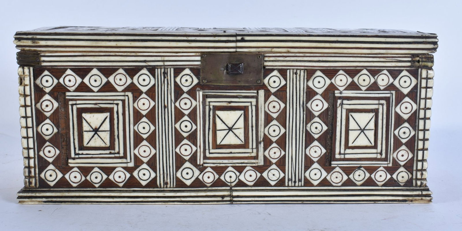 A 17TH/18TH CENTURY INDO-PORTUGUESE COLONIAL BONE AND HARDWOOD INLAID BOX of rectangular form with h: A 17TH/18TH CENTURY INDO-PORTUGUESE COLONIAL BONE AND HARDWOOD INLAID BOX of rectangular form with hinged lid and brass lock plate, decorated all over with geometric panelled bone inlay and linear str