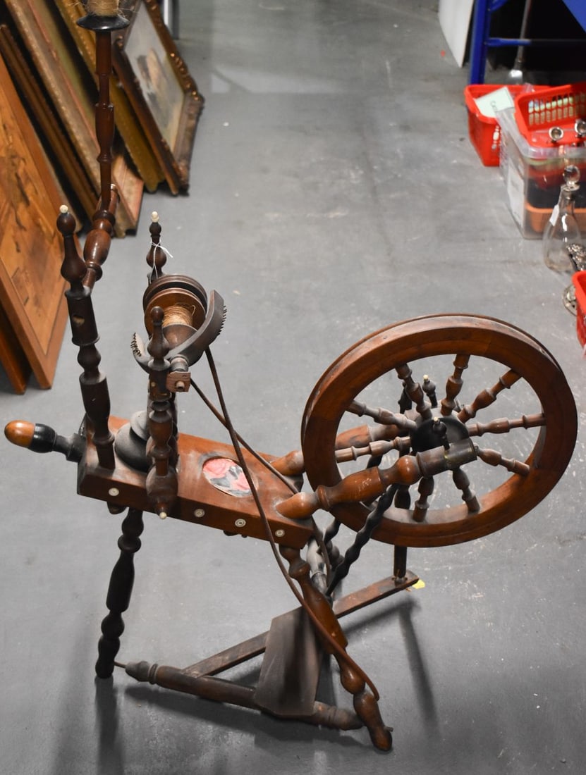 A 19TH CENTURY FRUITWOOD SPINNING WHEEL the large wheel having inlaid roundels and treddle base. 121 (1 of 8)
