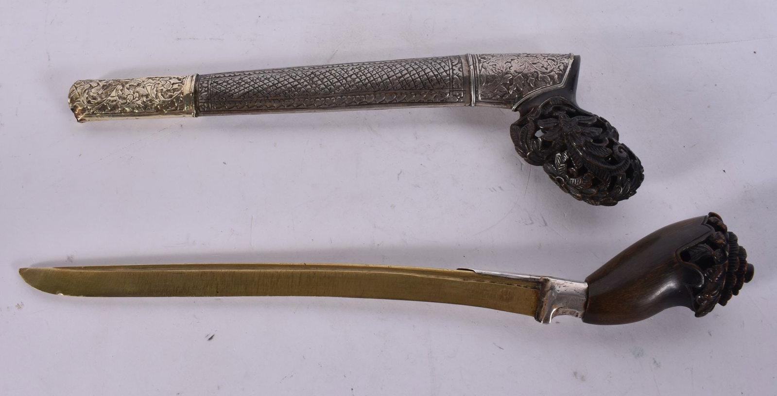 A FINE 19TH CENTURY MIDDLE EASTERN CARVED RHINOCEROS HORN HANDLED DAGGER. 28 cm long. We are UNABL: A FINE 19TH CENTURY MIDDLE EASTERN CARVED RHINOCEROS HORN HANDLED DAGGER. 28 cm long. We are UNABLE to offer in-House shipping on this Lot