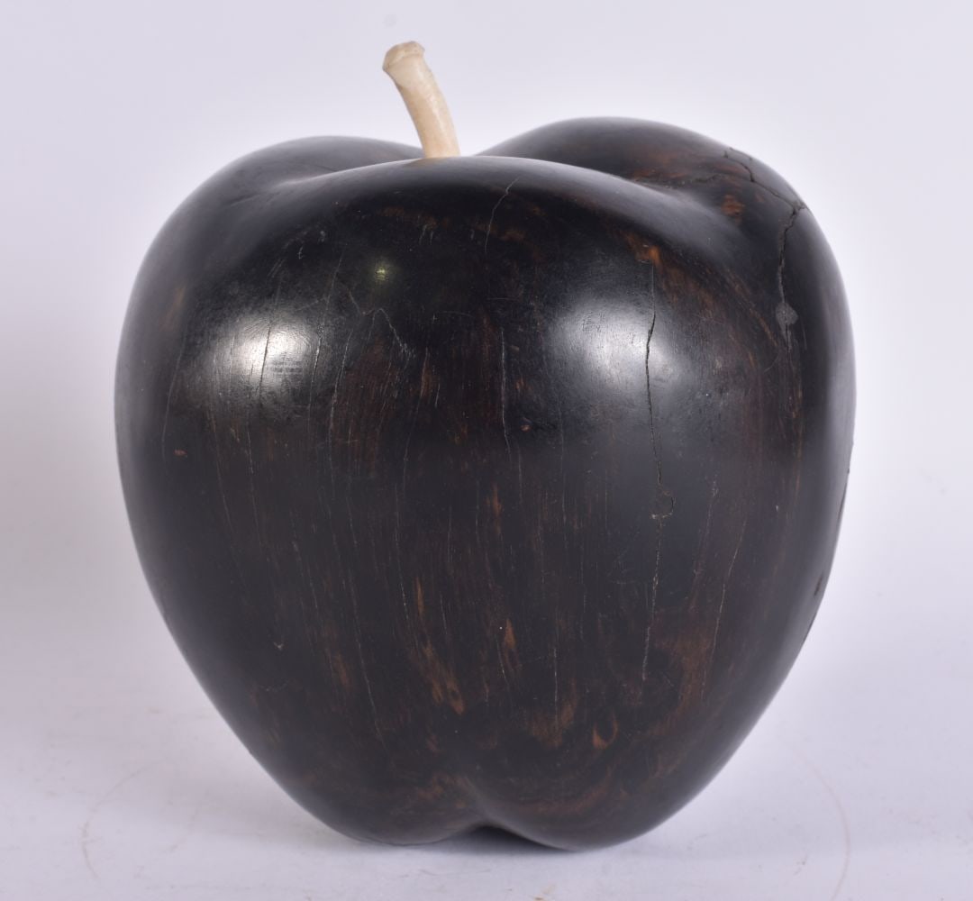 A LARGE LIGNUM VITAE TREEN CARVED WOOD APPLE. 18 cm x 12 cm. (1 of 5)