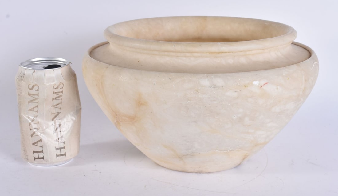 A LARGE 19TH CENTURY EGYPTIAN GRAND TOUR CARVED ALABASTER JAR. 25 cm x 15 cm. (1 of 4)