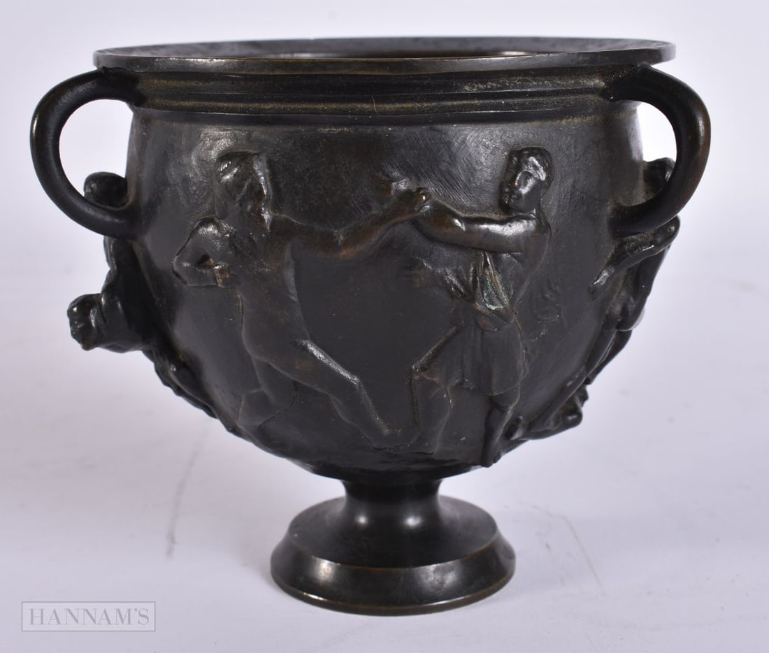 AN UNUSUAL 19TH CENTURY EUROPEAN GRAND TOUR TWIN HANDLED BRONZE VASE After the Antiquity, decorated (1 of 6)