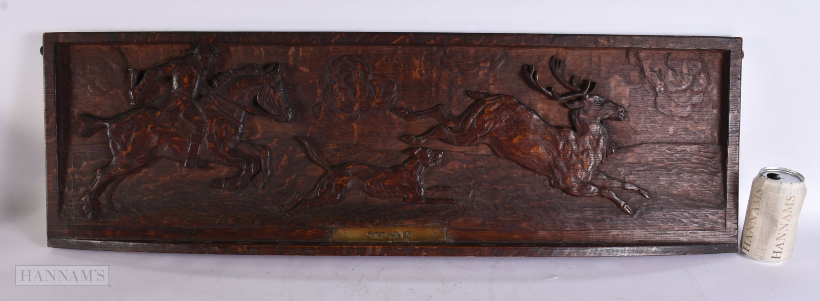 A CHARMING EARLY 20TH CENTURY CARVED WOOD HUNTING LODGE WHIP RACK decorated with a hunting scene. 94 (1 of 5)