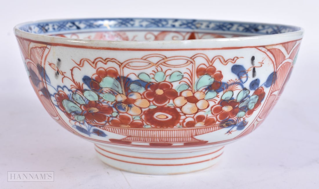 A 17TH/18TH CENTURY CHINESE IMARI DUTCH DECORATED PORCELAIN BOWL Kangxi/Yongzheng. 14.5 cm wide.: A 17TH/18TH CENTURY CHINESE IMARI DUTCH DECORATED PORCELAIN BOWL Kangxi/Yongzheng. 14.5 cm wide.