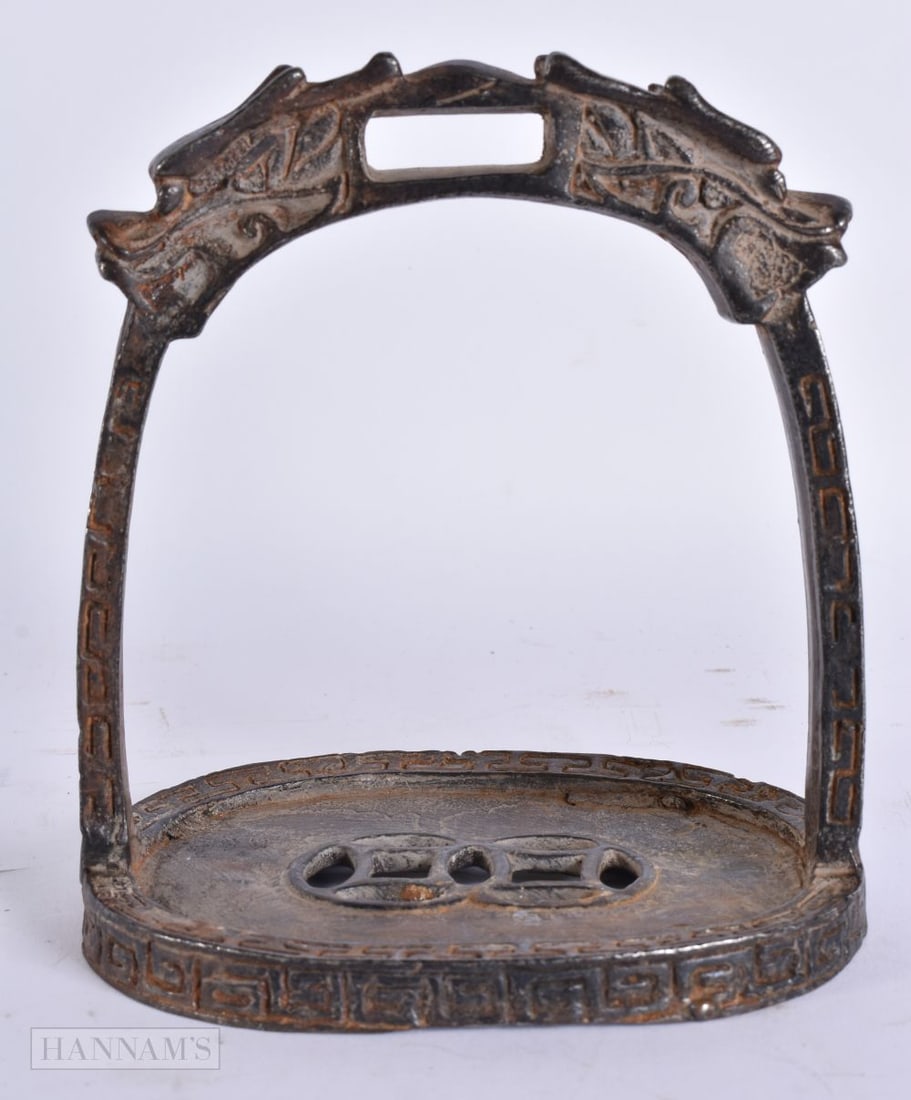 A 17TH/18TH CENTURY CHINESE TIBETAN BRONZE STIRRUP Kangxi/Yongzheng. 15 cm x 12 cm.: A 17TH/18TH CENTURY CHINESE TIBETAN BRONZE STIRRUP Kangxi/Yongzheng. 15 cm x 12 cm.