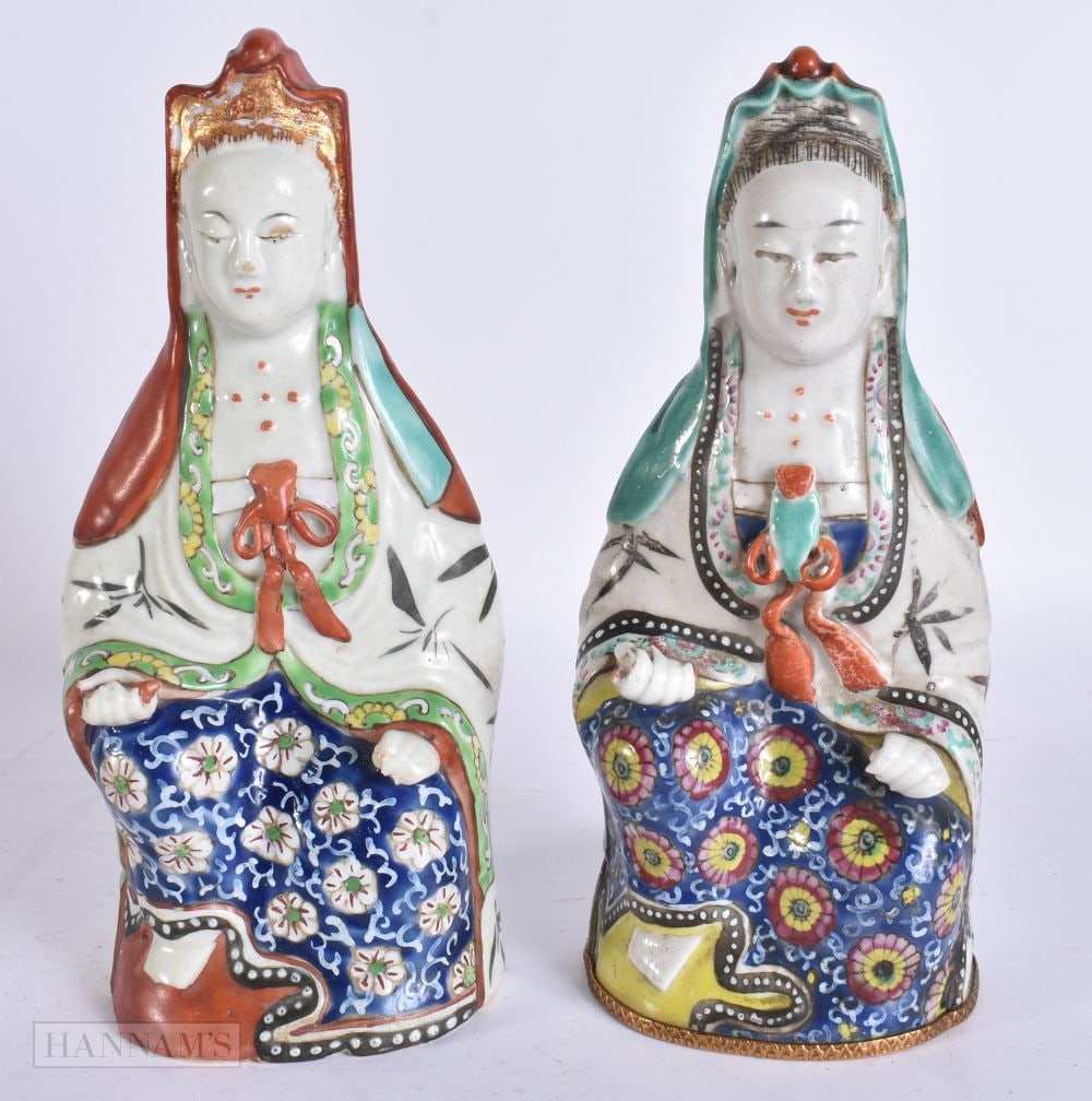 A PAIR OF 19TH CENTURY CHINESE FAMILLE ROSE PORCELAIN FIGURES Qing. 22 cm high.: A PAIR OF 19TH CENTURY CHINESE FAMILLE ROSE PORCELAIN FIGURES Qing. 22 cm high.