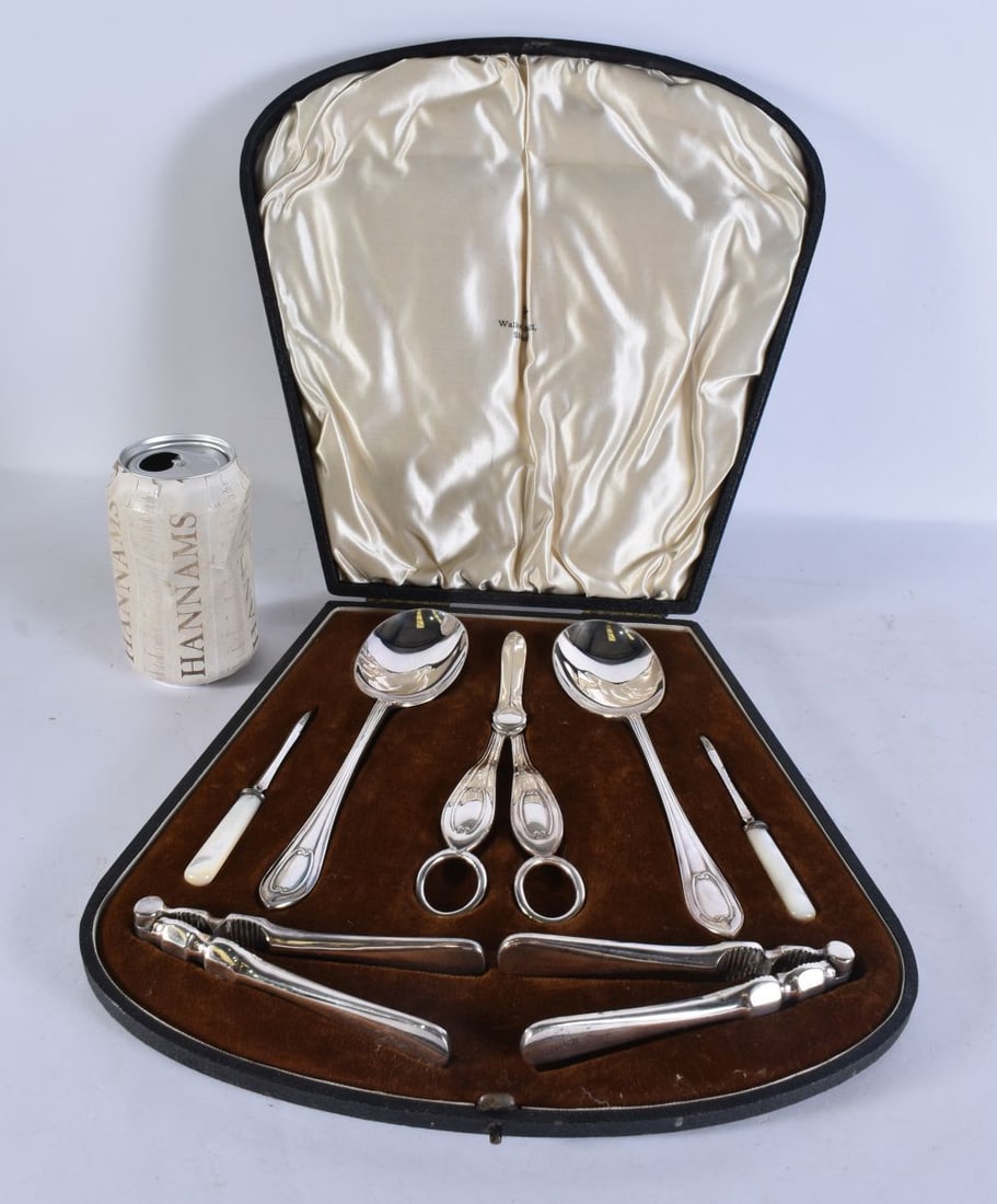 AN ANTIQUE SILVER PLATED CASED LOBSTER SET. 30 cm x 30 cm. (1 of 5)