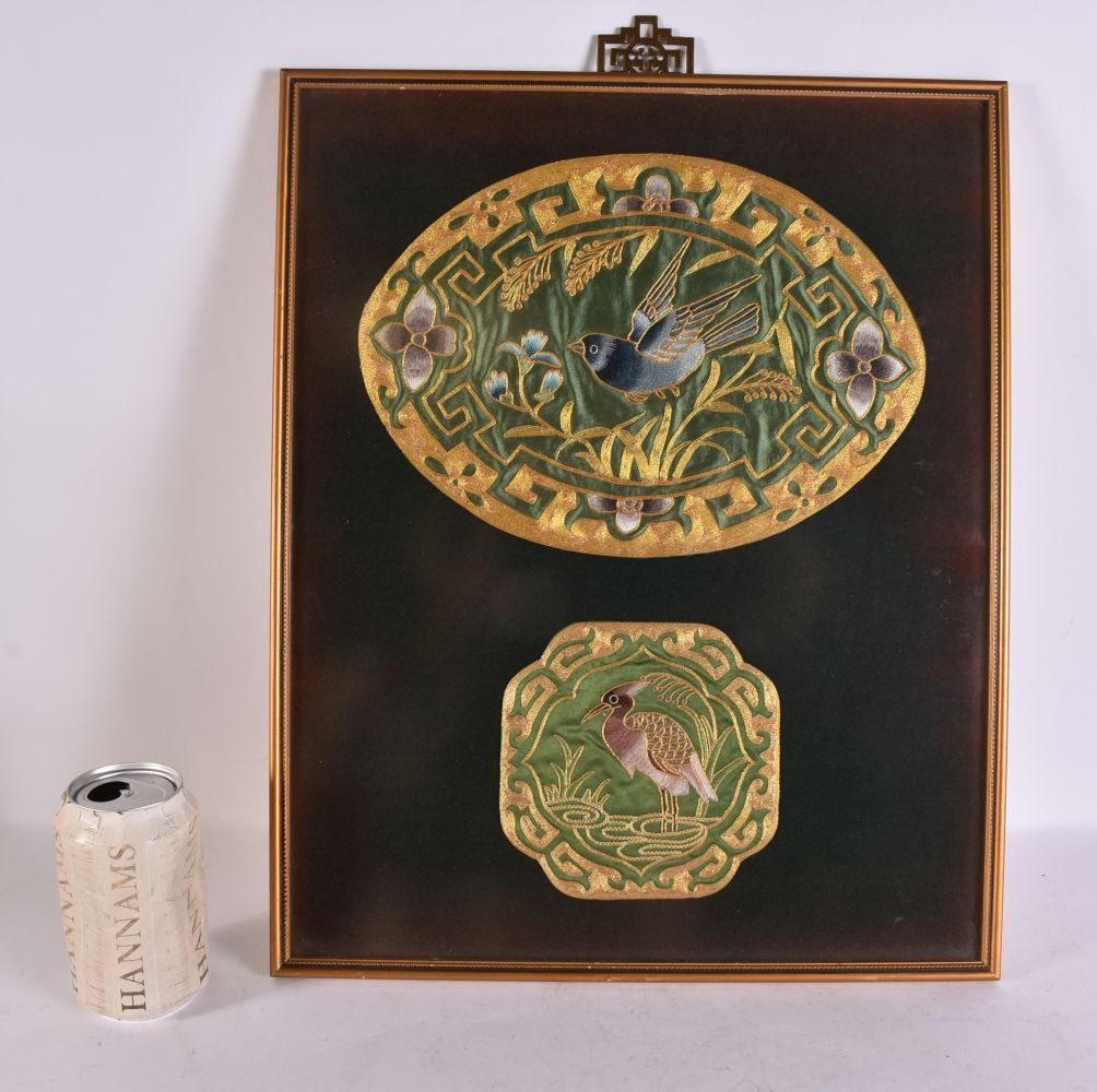 A CHINESE REPUBLICAN PERIOD SILK DOUBLE BIRD PANEL. 46 cm x 36 cm.: A CHINESE REPUBLICAN PERIOD SILK DOUBLE BIRD PANEL. 46 cm x 36 cm.