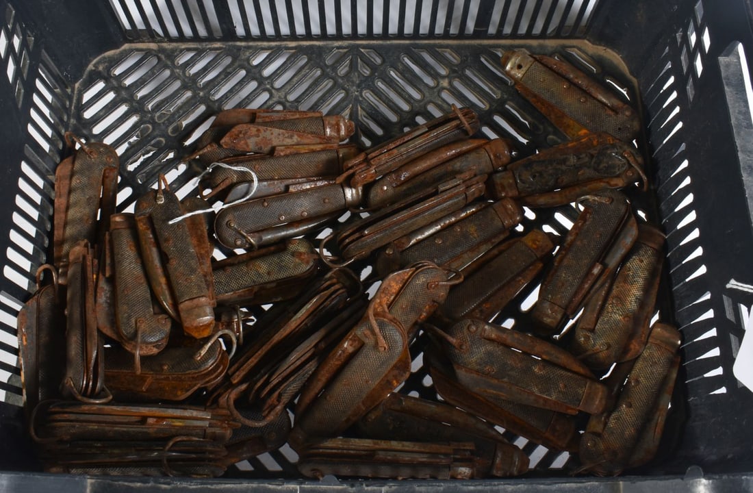 A COLLECTION OF VINTAGE PEN KNIVES. (qty) We are UNABLE to offer in-House shipping on this Lot: A COLLECTION OF VINTAGE PEN KNIVES. (qty) We are UNABLE to offer in-House shipping on this Lot