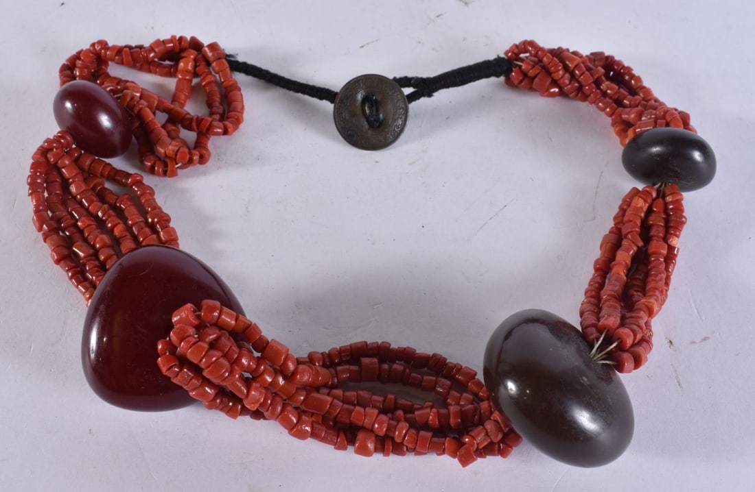 A VINTAGE CORAL AND MIXED CHERRY & OTHER BOULDER NECKLACE. 194 grams. 52 cm long. (1 of 4)