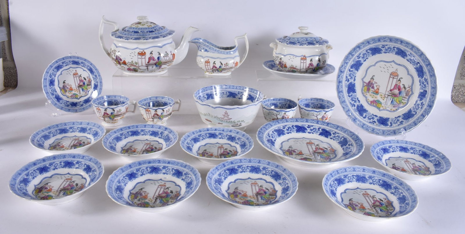AN EARLY 19TH CENTURY ENGLISH POTTERY TEASET possibly New Hall. Largest 25 cm wide. (qty): AN EARLY 19TH CENTURY ENGLISH POTTERY TEASET possibly New Hall. Largest 25 cm wide. (qty)