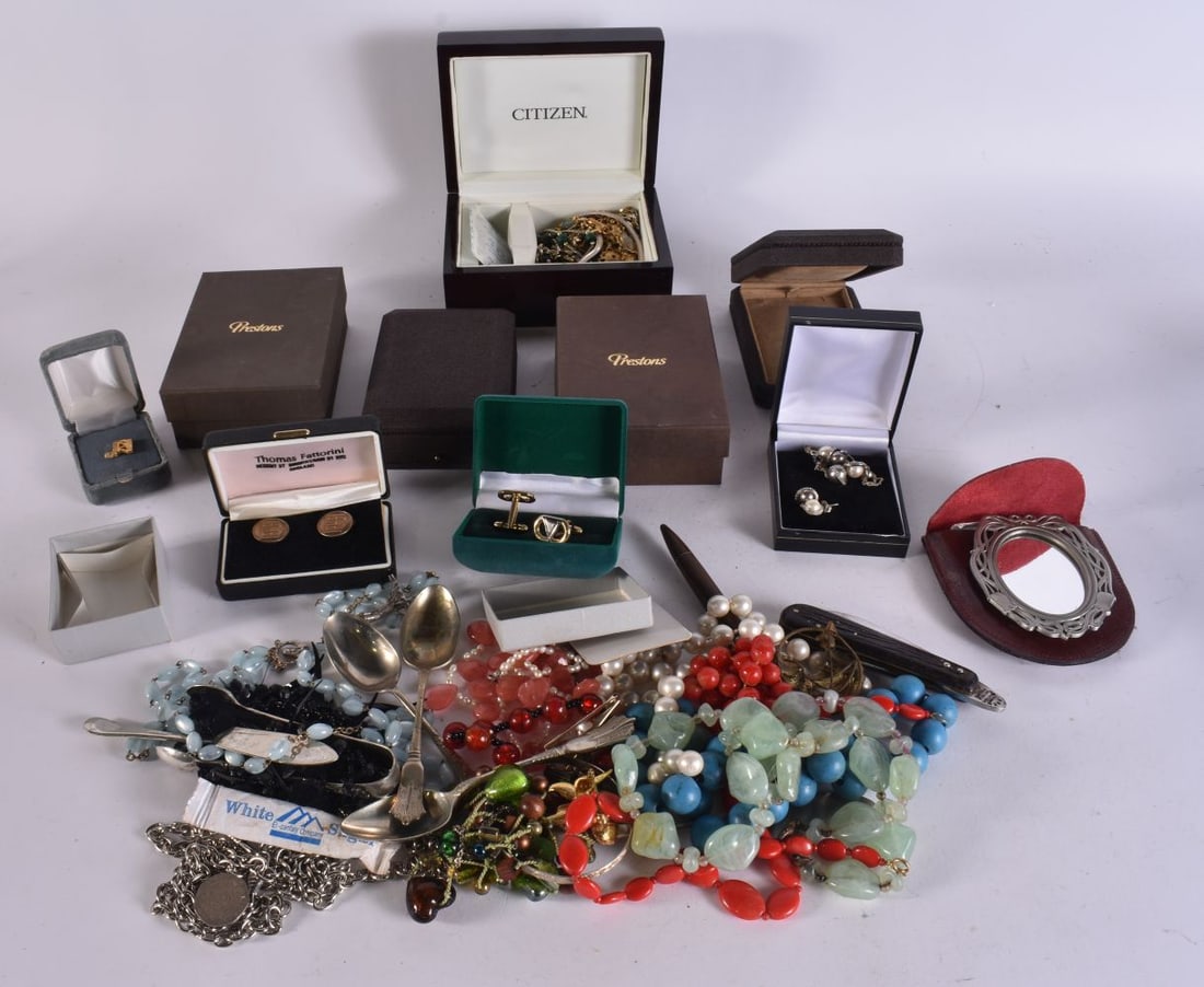 ASSORTED COSTUME JEWELLERY. (qty) (1 of 7)