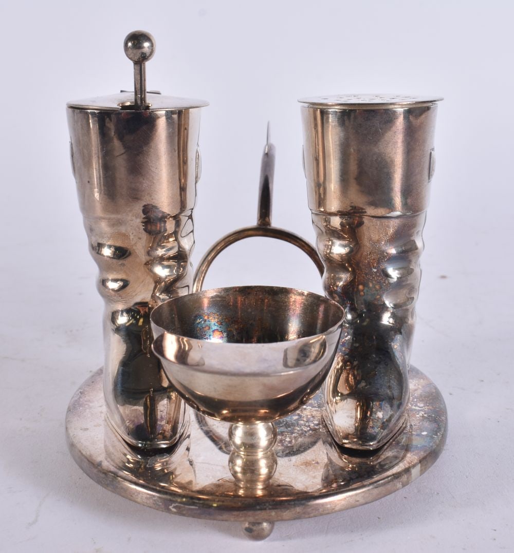A SILVER PLATED HUNTING CRUET SET. 17 cm x 10 cm. (1 of 5)