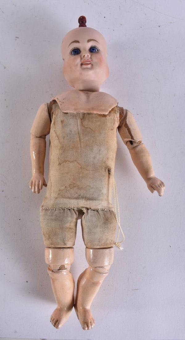 AN UNUSUAL PORCELAIN BISQUE HEAD PORCELAIN MULTI HEADED DOLL. 27.5 cm high. (1 of 4)