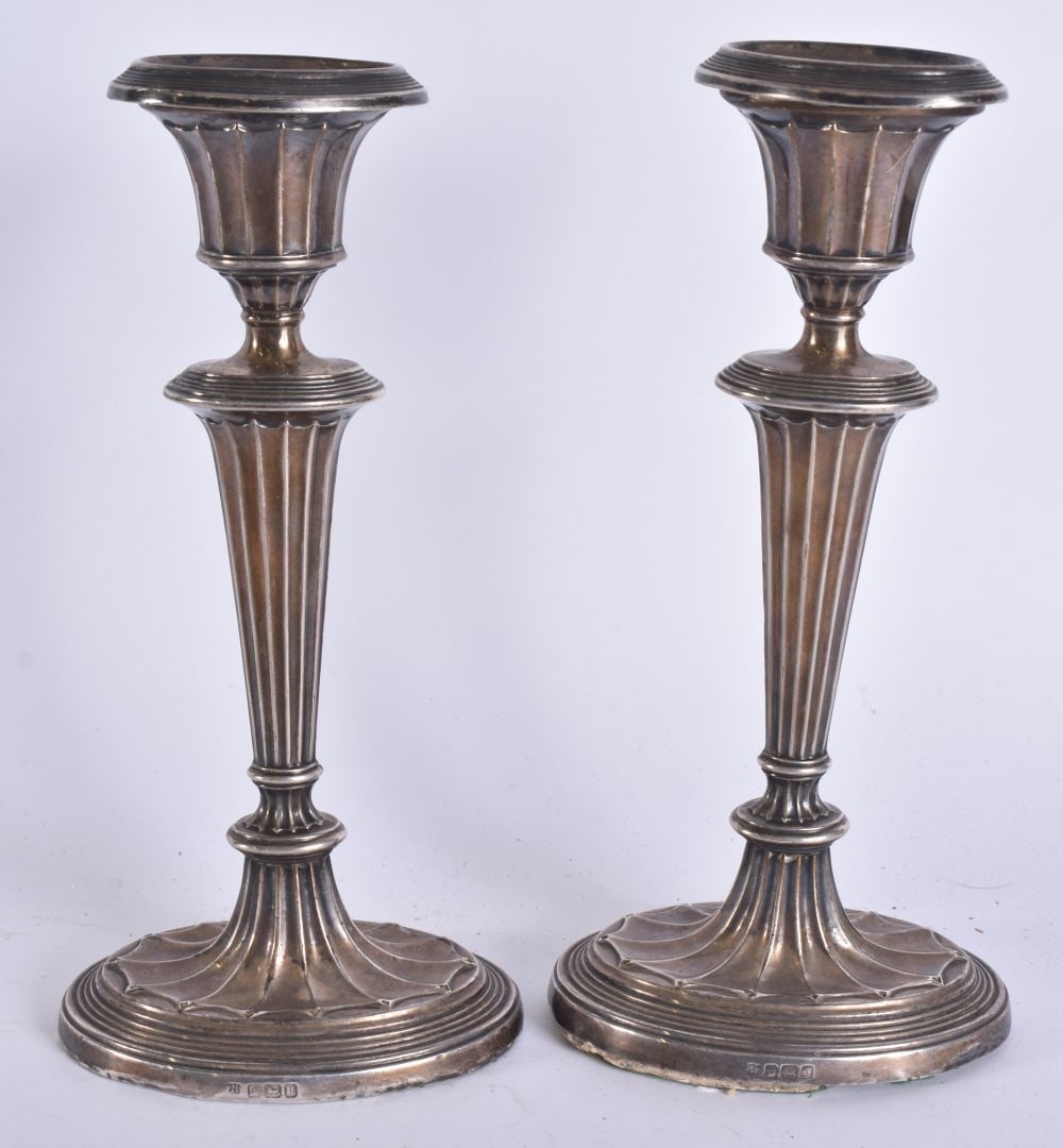 A PAIR OF VICTORIAN SILVER CANDLESTICKS. Sheffield 1899. 548 grams overall. 18 cm high. (1 of 5)