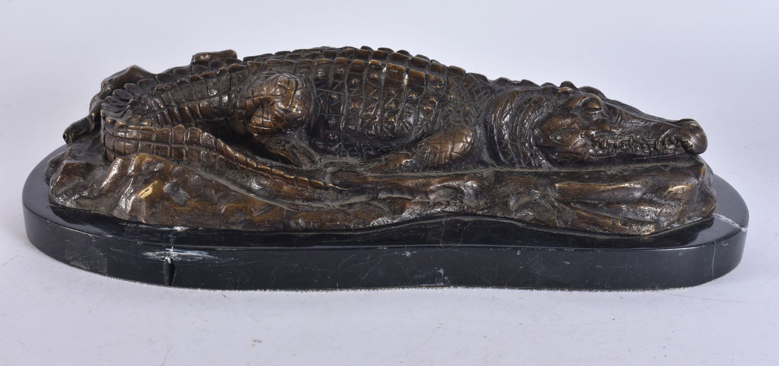 A CONTINENTAL BRONZE STUDY OF A CROCODILE. 32 cm wide.: A CONTINENTAL BRONZE STUDY OF A CROCODILE. 32 cm wide.