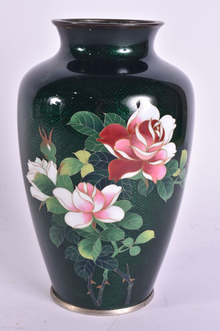A JAPANESE TAISHO PERIOD CLOISONNE ENAMEL VASE. 16.5 cm high. (1 of 4)