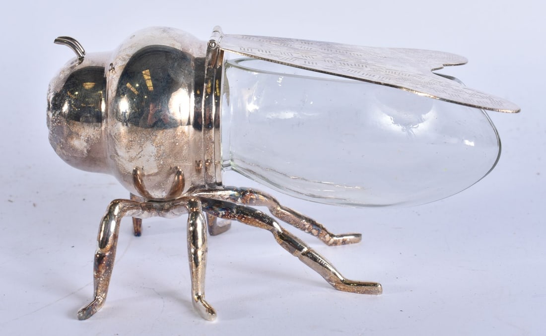 A SILVER PLATED BEE HONEY JAR. 12 cm wide.: A SILVER PLATED BEE HONEY JAR. 12 cm wide.