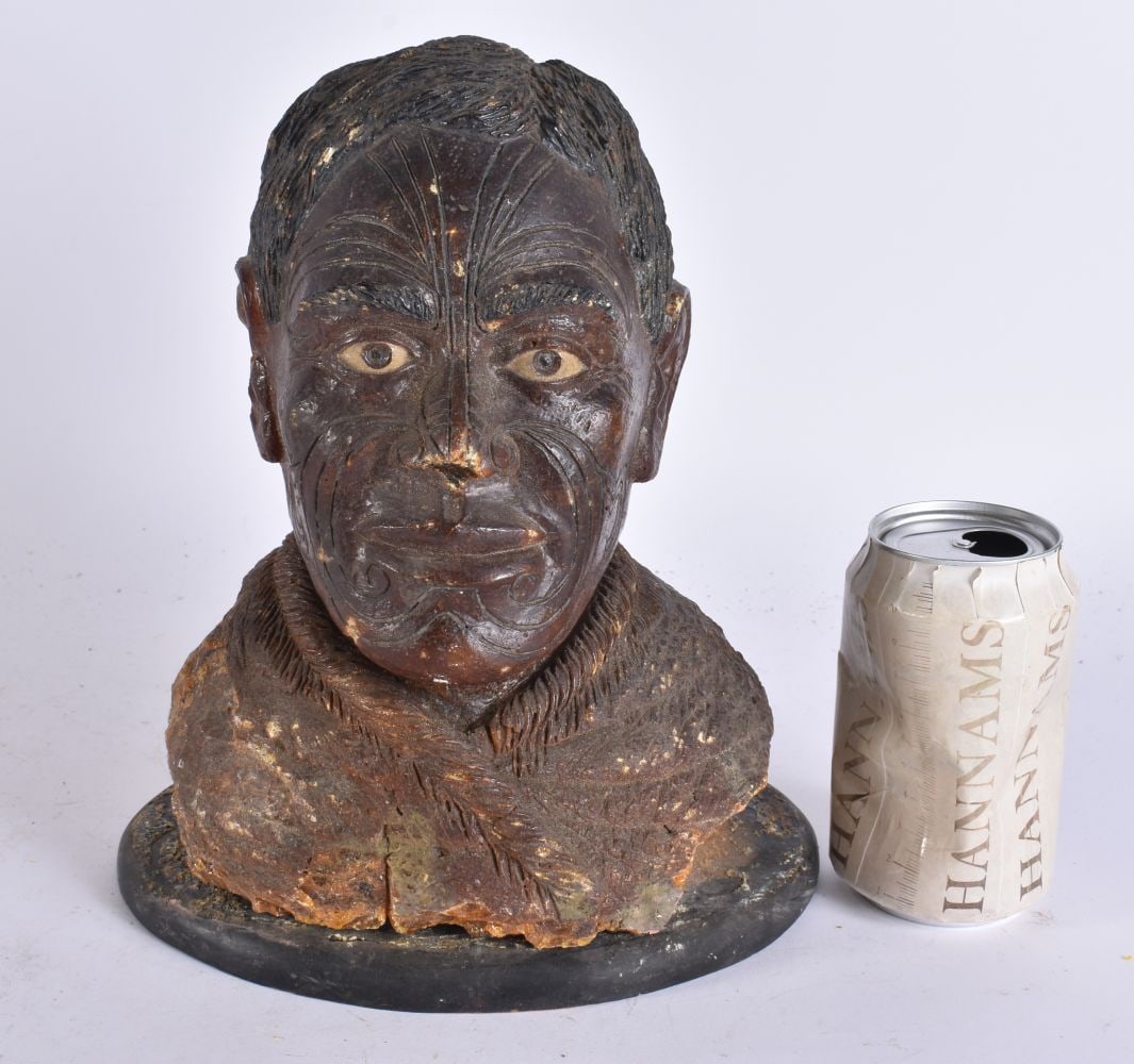 A RARE NEW ZEALAND KAURI GUM BUST OF A MALE. 28 cm x 15 cm.: A RARE NEW ZEALAND KAURI GUM BUST OF A MALE. 28 cm x 15 cm.