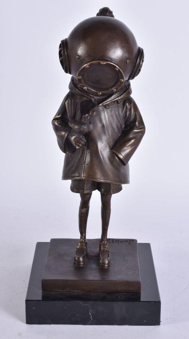 A CONTINENTAL BRONZE SCUBA DIVER BRONZE. 31 cm high. (1 of 5)