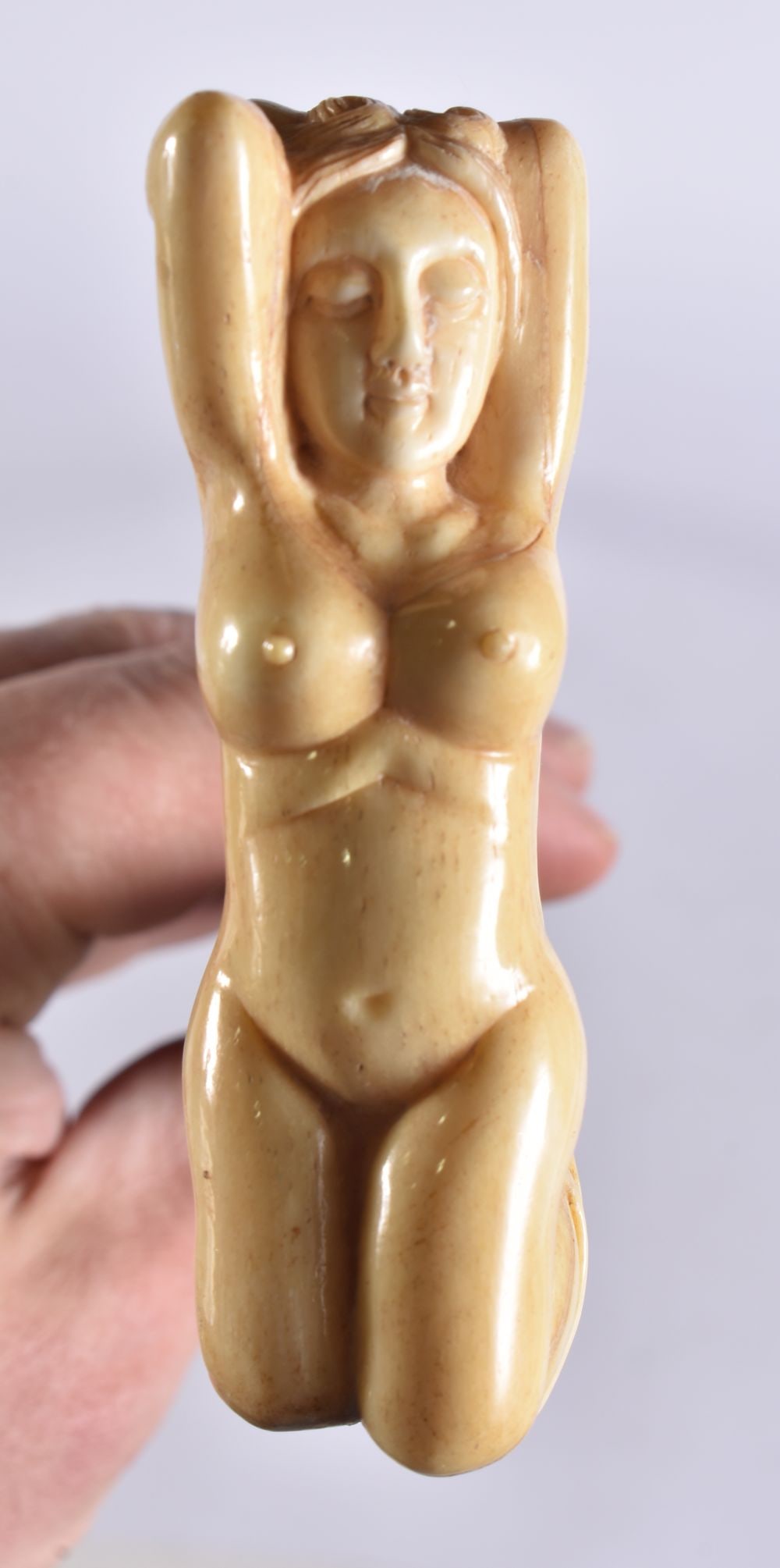 A CONTINENTAL CARVED BONE WALKING CANE. 90 cm long. (1 of 5)