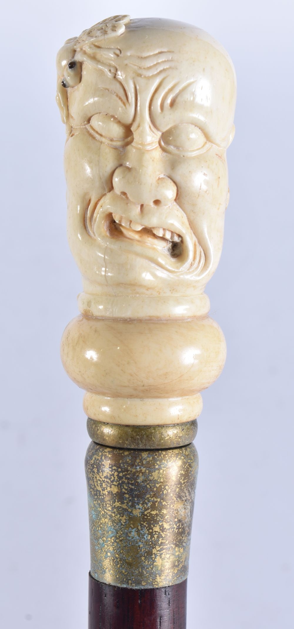 A CONTINENTAL CARVED BONE WALKING CANE. 90 cm long. (1 of 4)