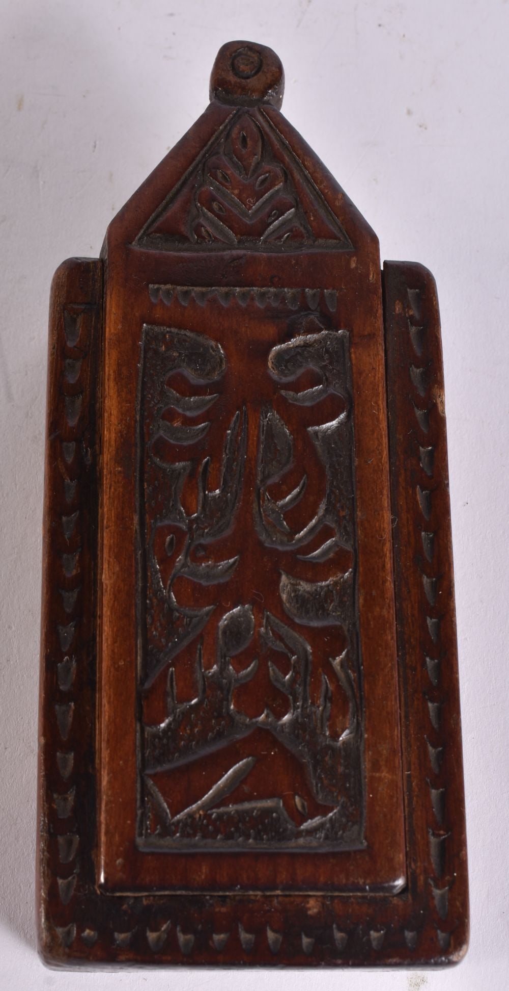 AN ANTIQUE FOLK ART TREEN WOOD SNUFF BOX. 14 cm x 6 cm. (1 of 4)