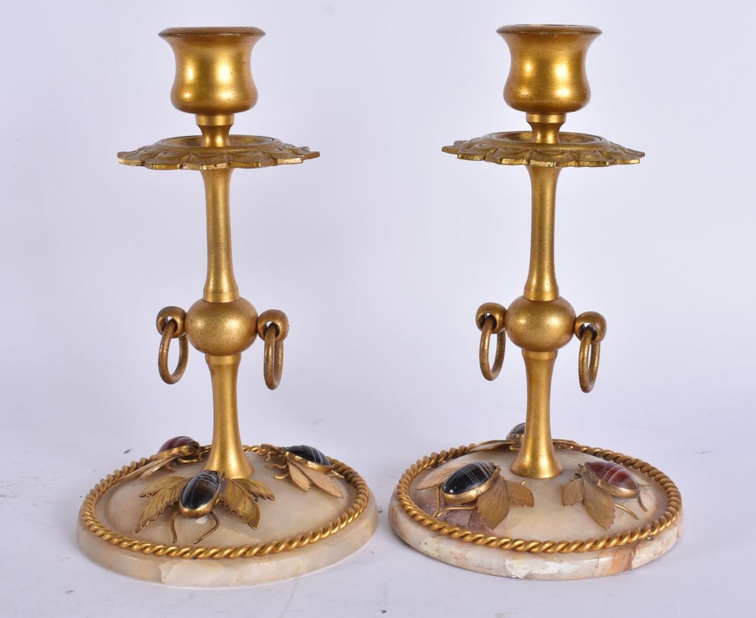 A LOVELY PAIR OF ANTIQUE FRENCH BANDED AGATE AND BRONZE CANDLESTICKS. 18 cm high.: A LOVELY PAIR OF ANTIQUE FRENCH BANDED AGATE AND BRONZE CANDLESTICKS. 18 cm high.