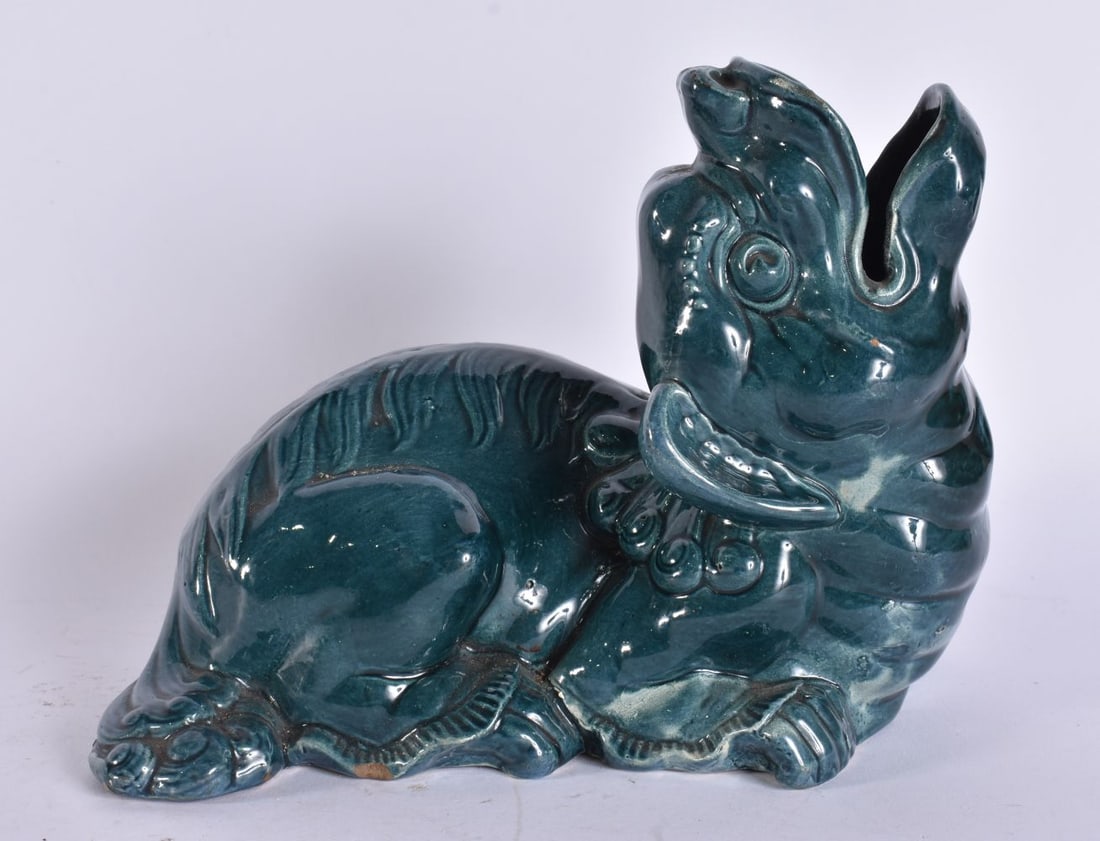AN ANTIQUE WARDLE POTTERY MAJOLICA BEAST. 18 cm x 16 cm.: AN ANTIQUE WARDLE POTTERY MAJOLICA BEAST. 18 cm x 16 cm.