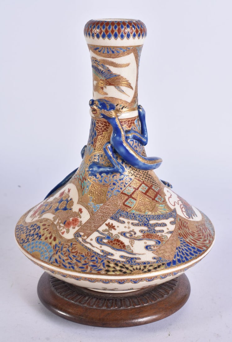 A 19TH CENTURY JAPANESE MEIJI PERIOD SATSUMA DRAGON VASE. 19 cm high. (1 of 6)