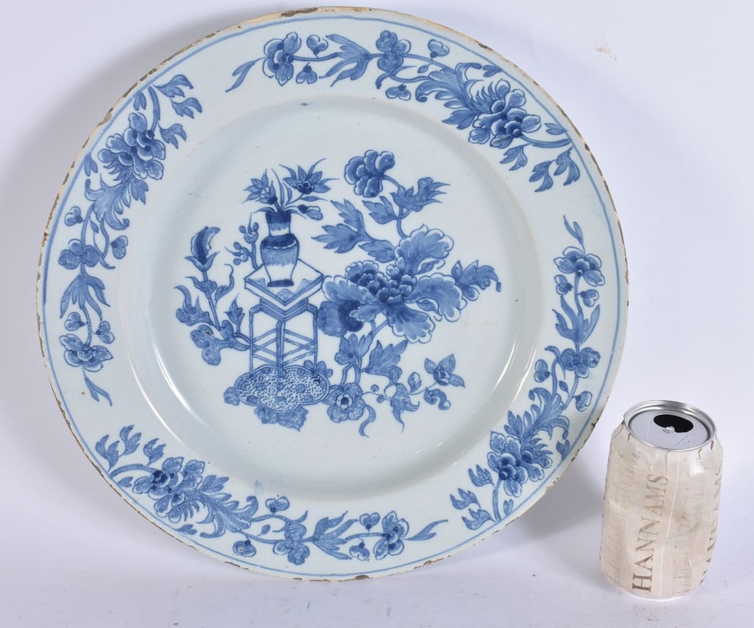 A LARGE 18TH CENTURY DUTCH DELFT BLUE AND WHITE TIN GLAZED DISH. 35 cm wide.: A LARGE 18TH CENTURY DUTCH DELFT BLUE AND WHITE TIN GLAZED DISH. 35 cm wide.