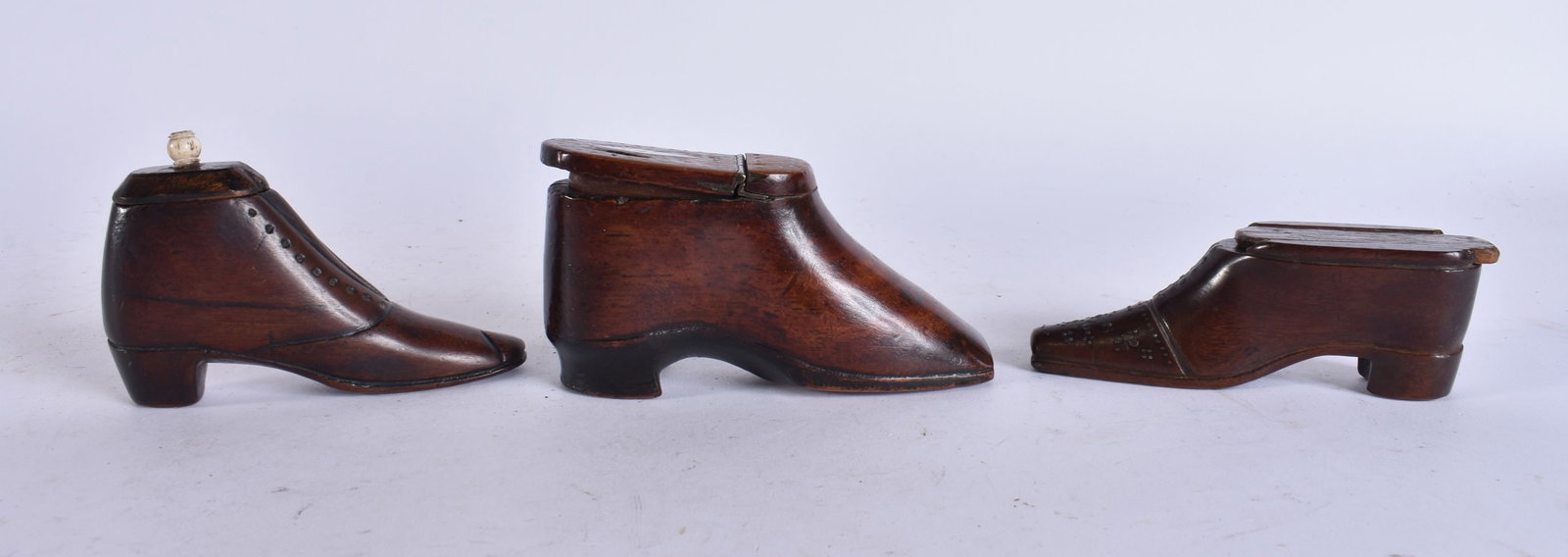 THREE ANTIQUE TREEN WOOD SHOE FORM SNUFF BOXES. Largest 8 cm wide. (3) (1 of 5)