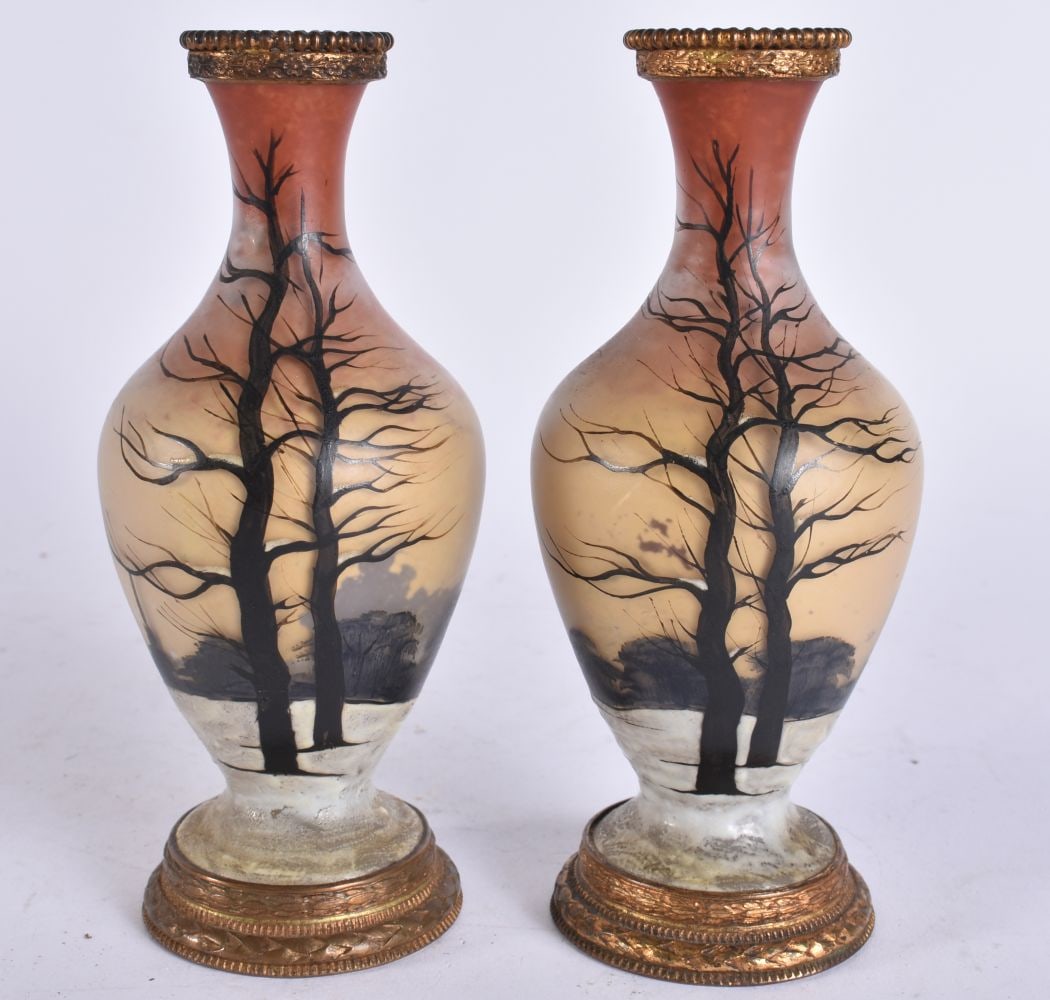 A LOVELY PAIR OF FRENCH CAMEO GLASS GAUTHIER VASES. 14.5 cm high. (1 of 5)